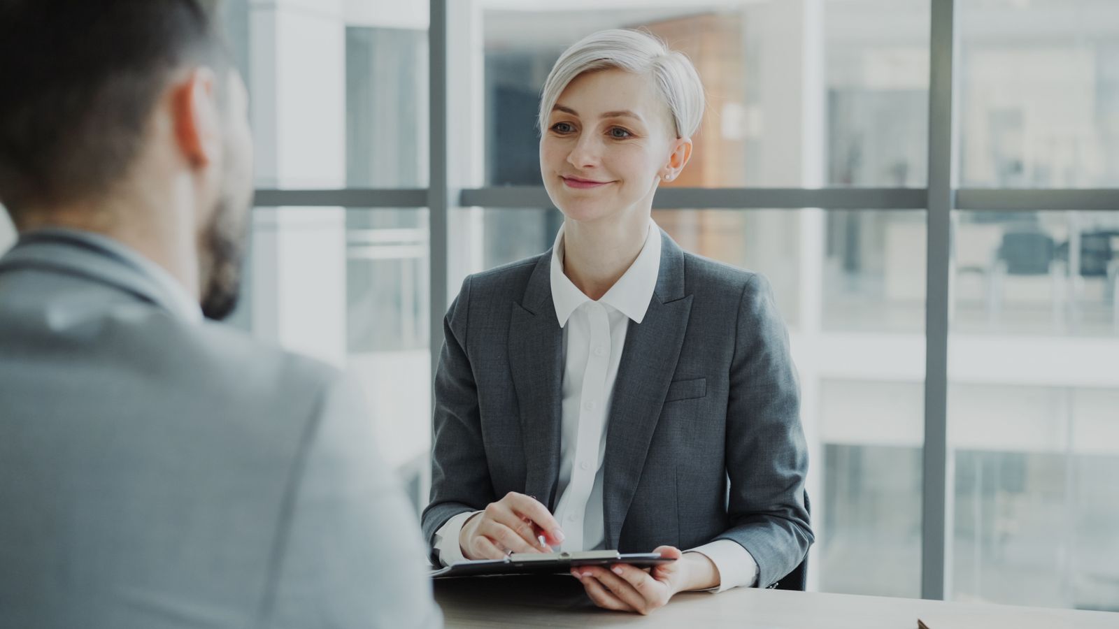 UAE HR manager interviewing a candidate in a modern Dubai office