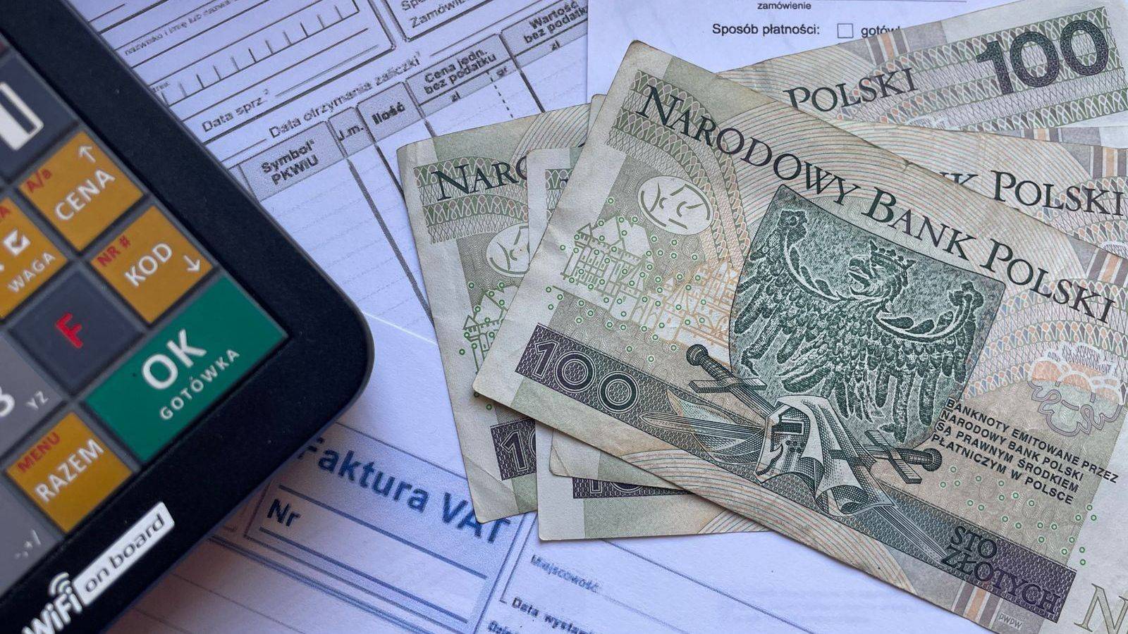 UAE dirham currency, invoices and a calculator representing VAT filing
